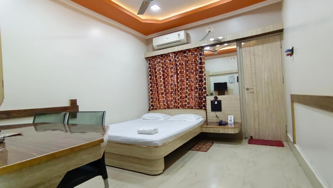 Hotel Samrat Baharampur Exterior photo