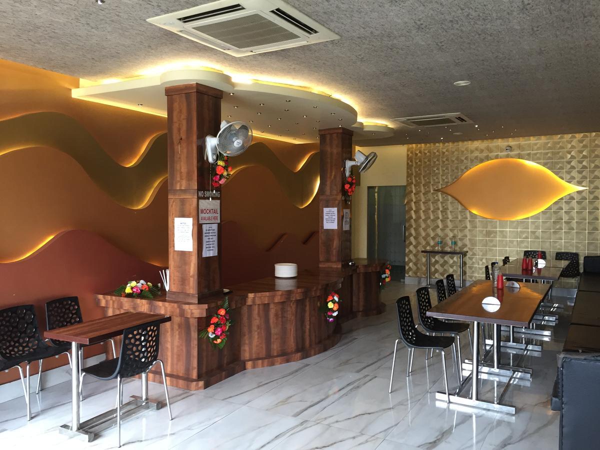 Hotel Samrat Baharampur Exterior photo